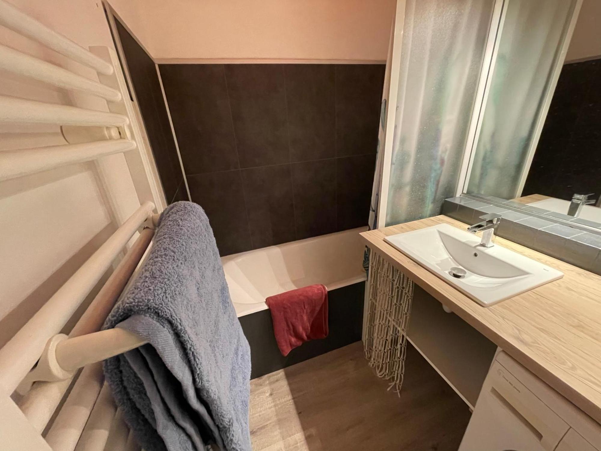 Appartement En Plein Centre Du Village Ле-Контамин-Монжуа Экстерьер фото